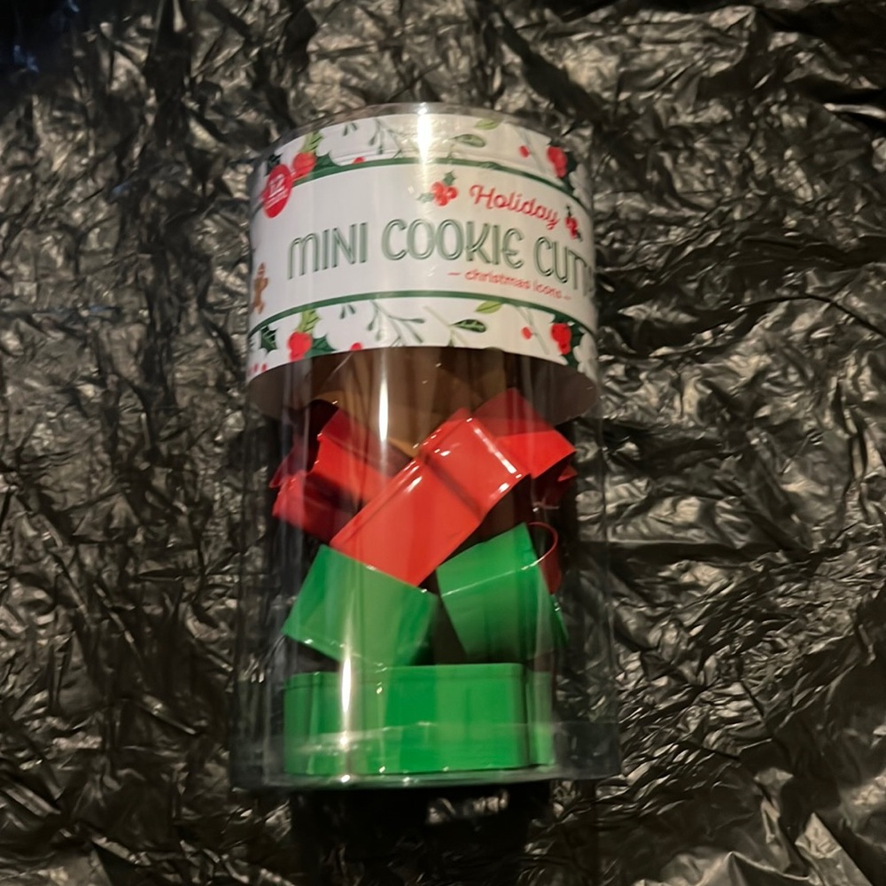 NWT 12pc Mini Holiday Cookie Cutter Set